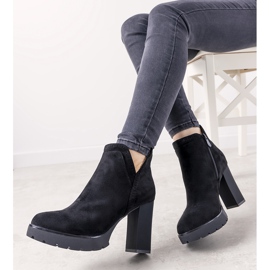 Mustat saappaat Bushido -pylväässä 1