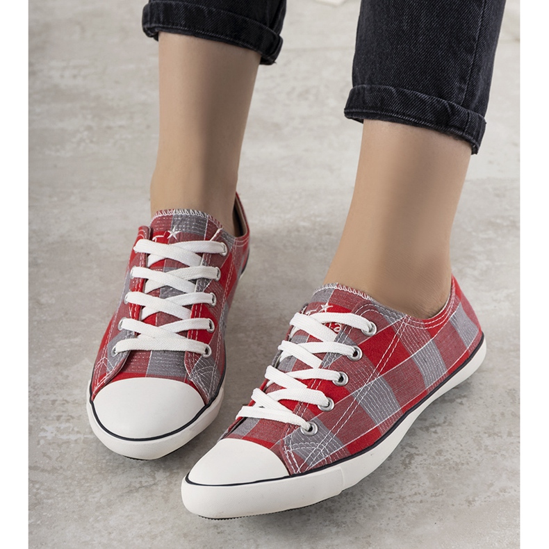 Punaiset ruudulliset toimistokengät punainen harmaa 1