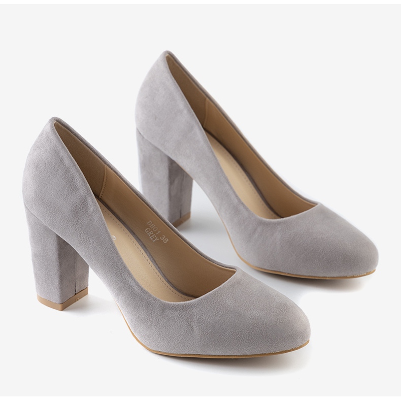 Harmaat pumput Tahlia -pylväässä 1