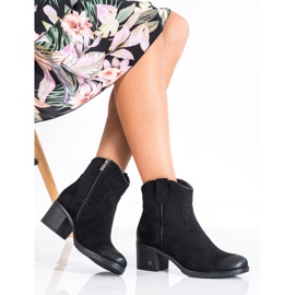 Mukavat Vinceza mokkanahkasaappaat musta 2