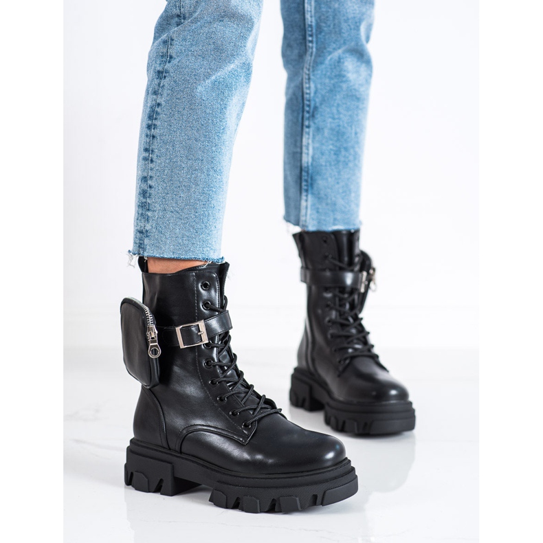 Bestelle Musta Vokrery taskulla 1