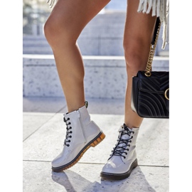 PE1 Lakatut työntekijöiden saapikkaat valkoisella liukukannalla valkoinen 1