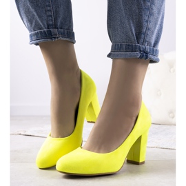 Neonkeltaiset pumput Tahlia -pylväässä keltainen 1