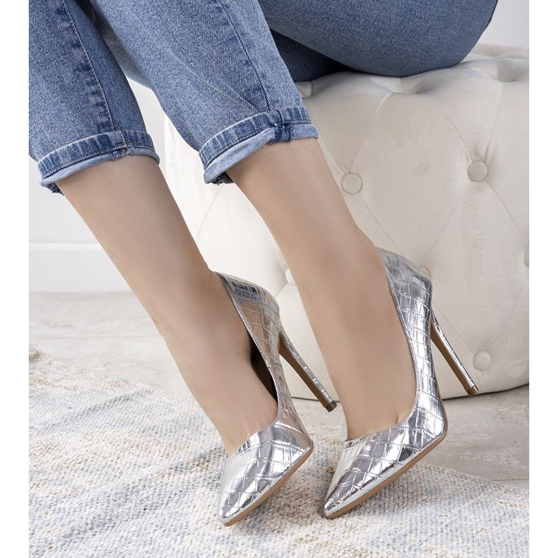 Hopeapumput Thrower -kantapäässä 1