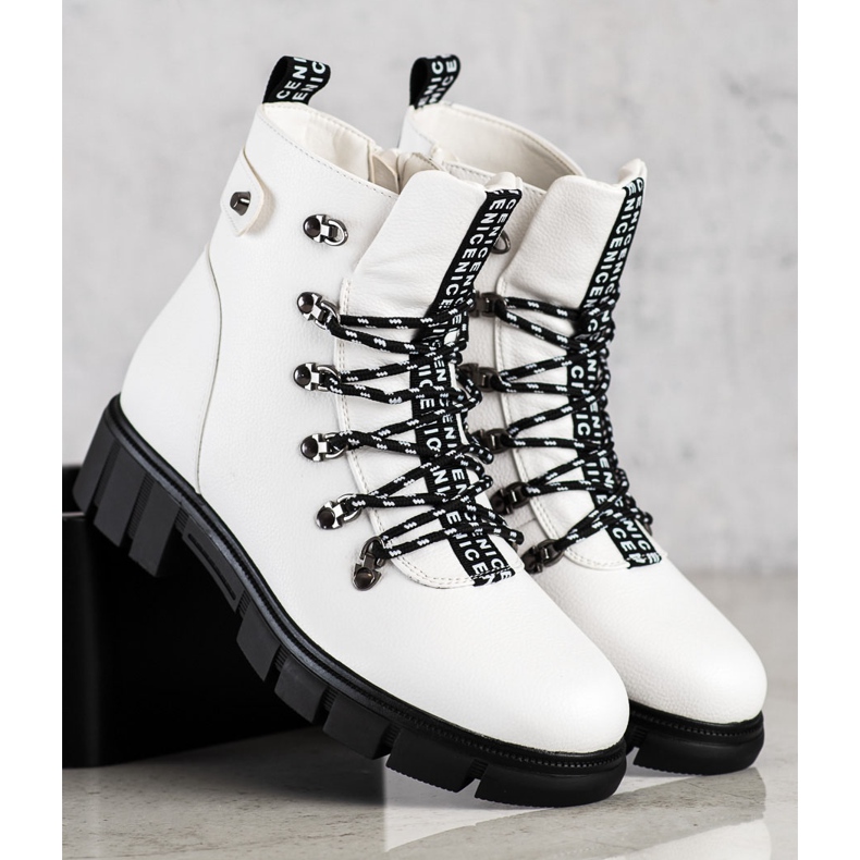 Valkoiset työntekijät VINCEZA -alustalla valkoinen 2