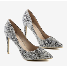 Mustat korkokengät Gracen käärmeenkuosissa 1