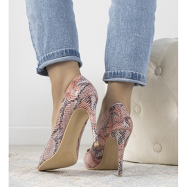 Punaiset korkokengät Gracen käärmeenkuosissa punainen 1