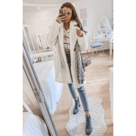 Harmaat saappaat Hanah -pylväässä 2