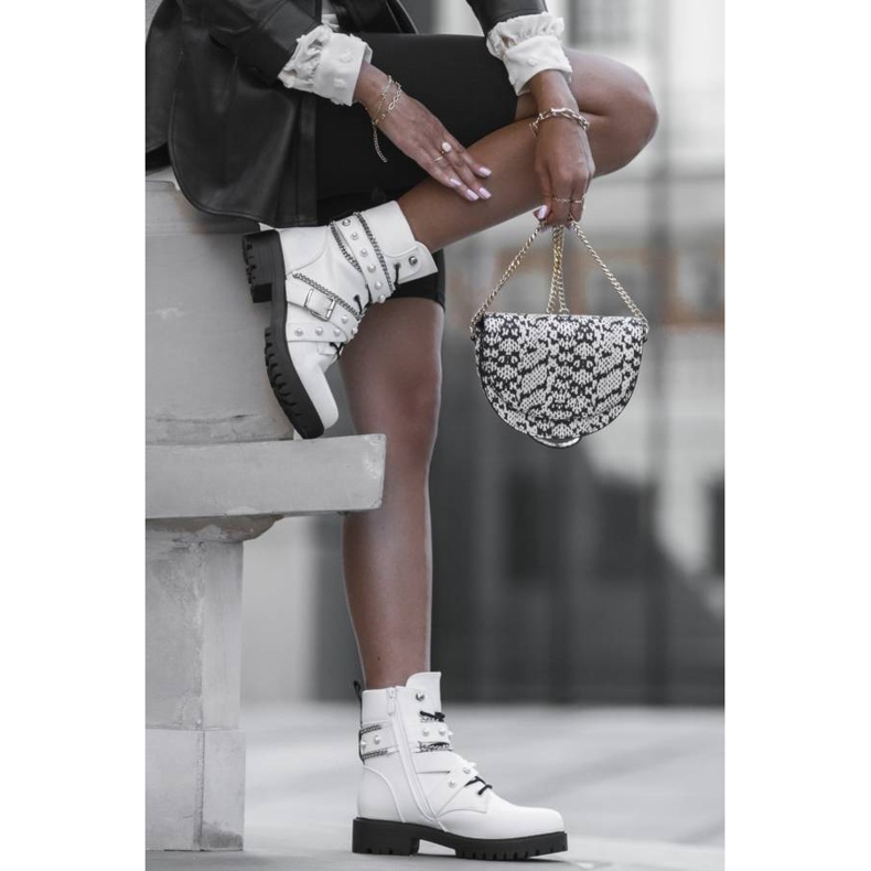 Valkoinen Dr. Martin 1