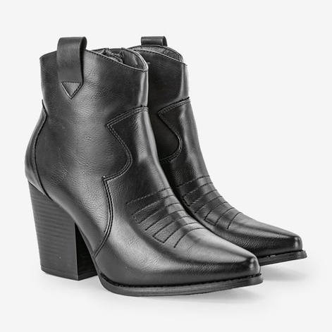 Mustat saappaat Forte -pylväässä 1