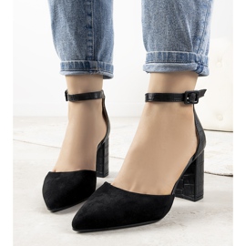 Mustat pumput Natalien postauksessa 1