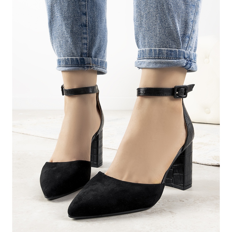 Mustat pumput Natalien postauksessa 1