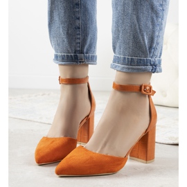 Oranssit pumput Natalien postauksessa 1