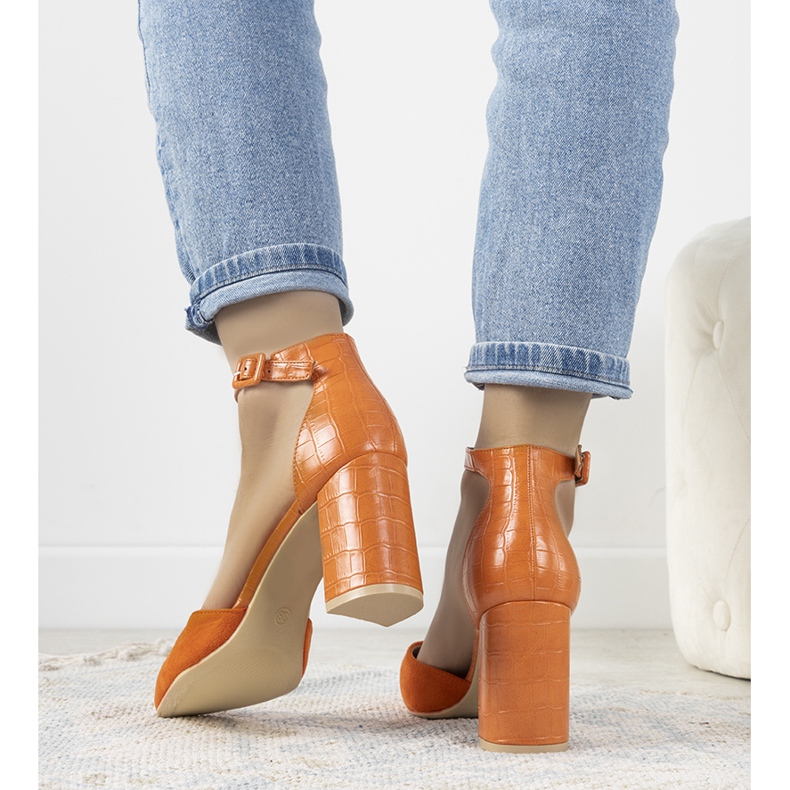 Oranssit pumput Natalien postauksessa 2