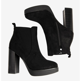 Mustat naisten saappaat korkealla Lacasse -pylväällä 1