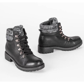 Mustat pussit, joissa on kudottu Ally -insertti 1