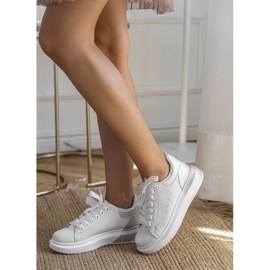 Valkoiset tennarit, joissa hopea Run -päällinen valkoinen 1