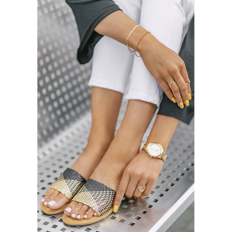 Mustat ja kultaiset Glam Star -tossut 1