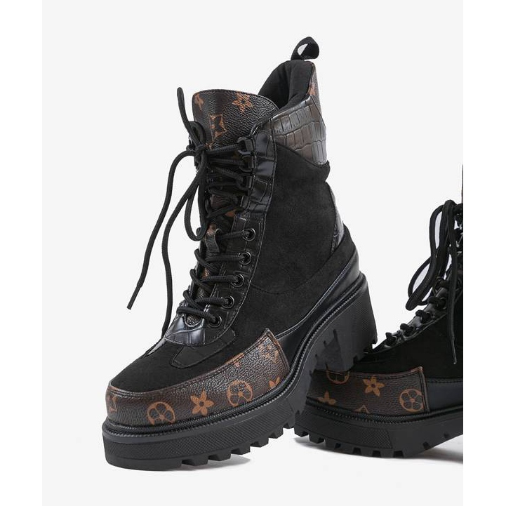 Mustat pussit, joissa ruskeat lisäosat 2