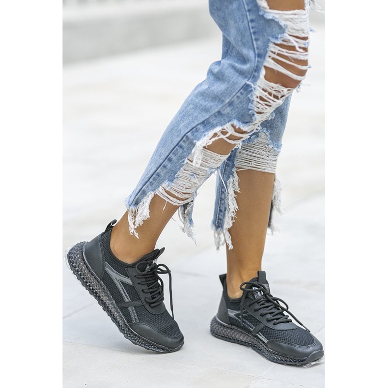 Mustat lenkkarit Lil -koristeilla 1