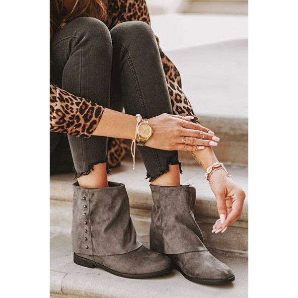 Harmaat saappaat päällystetyssä Lanan kiilamaisessa kantapäässä 1