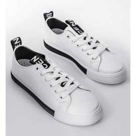 Alisonin valkoiset lenkkarit tasaisella pohjalla valkoinen musta 1