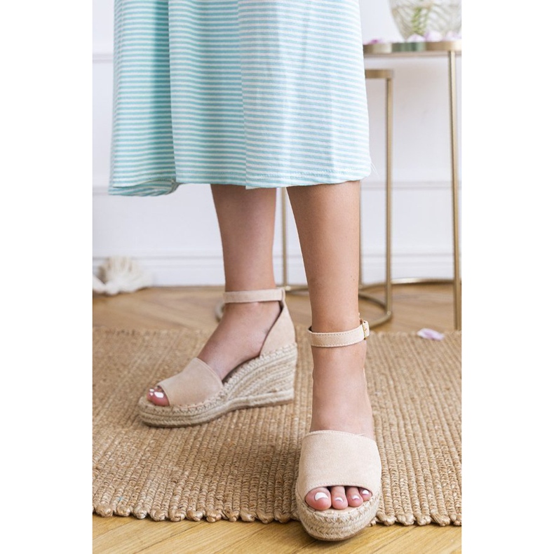 Beige espadrillit kiila -lomalla 2
