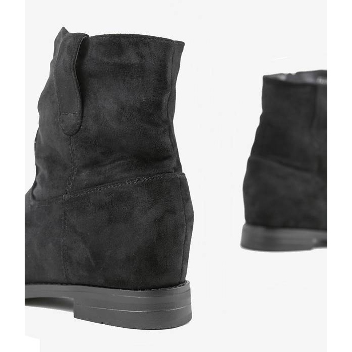 Mustat saappaat päällystetyssä Buenna -kiilakannassa 2