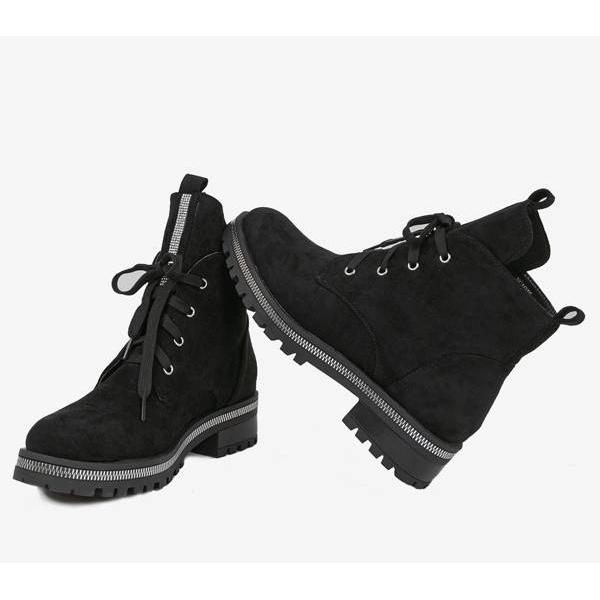 Winnyn koristellut mustat saappaat 1