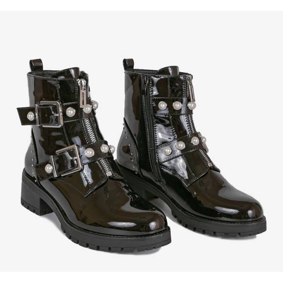 Kiiltävät mustat Issa -työntekijät 1