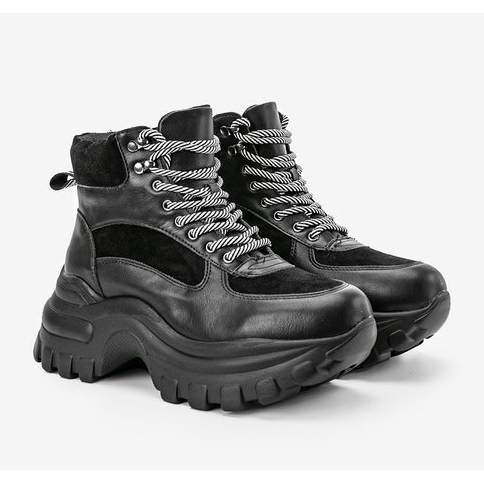 Mustat lenkkarit Big City Girl -alustalla 1