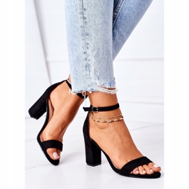 PS1 Mustat Firenzen mokkanahkaiset sandaalit baarissa 4