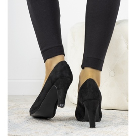 Mustat pumput Saran eko-nahkatangossa 1