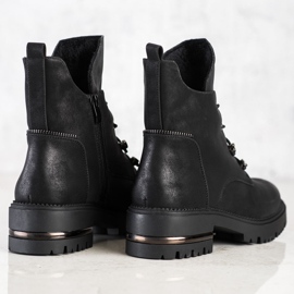 Muodikkaita nauhatyöntekijöitä, Sergio Leonen musta 1