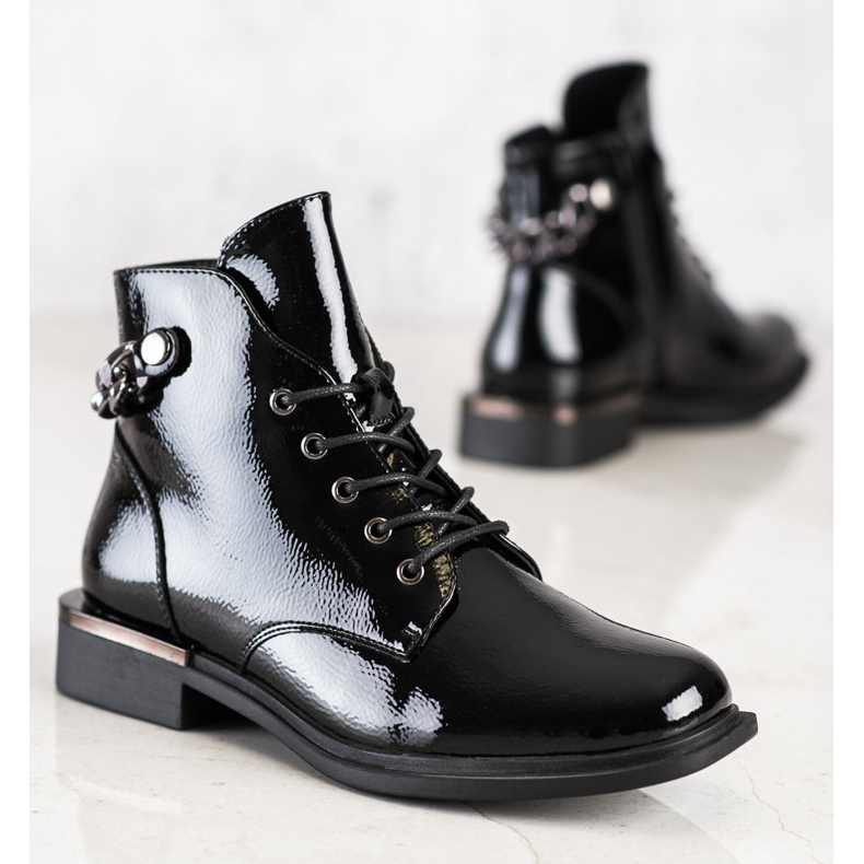 Tyylikkäät lakatut saappaat Sergio Leonelta musta 1