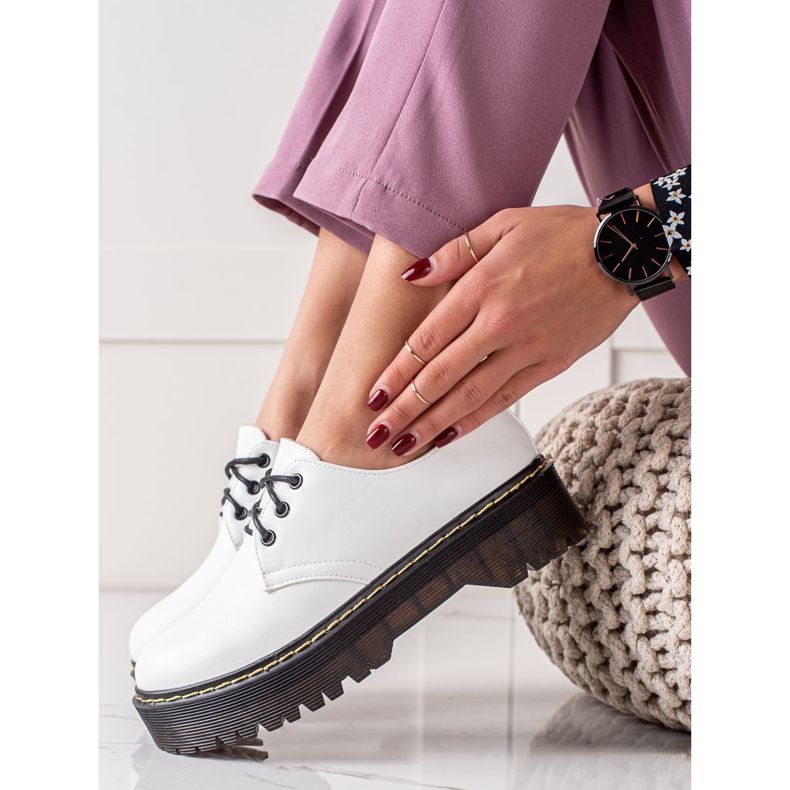 Sweet Shoes White Brogues alustalla valkoinen 1