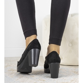 Himmelin pylvään mustat leivonnaiset 1