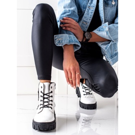 TRENDI Valkoiset solmitut työntekijät lavalla valkoinen 1