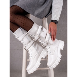 TRENDI Muotityöntekijät taskuilla valkoinen 1