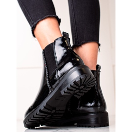 Erynn Lakatut mustat Chelsea -saappaat 1