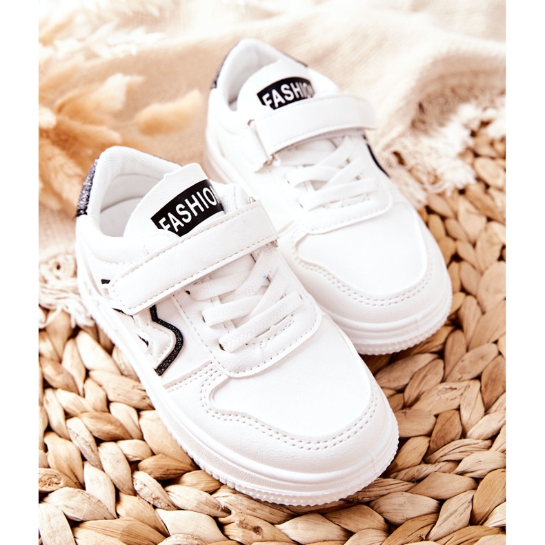 Lasten urheilukengät tarranauhalla, mustavalkoinen Santi 2