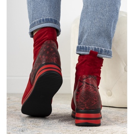 Punaiset lenkkarit, joissa Garibay -käärmeen iho punainen 1