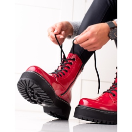 Evento Red Trappers alustalla punainen 2