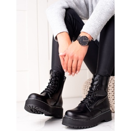 Evento Black Trappers alustalla musta 1