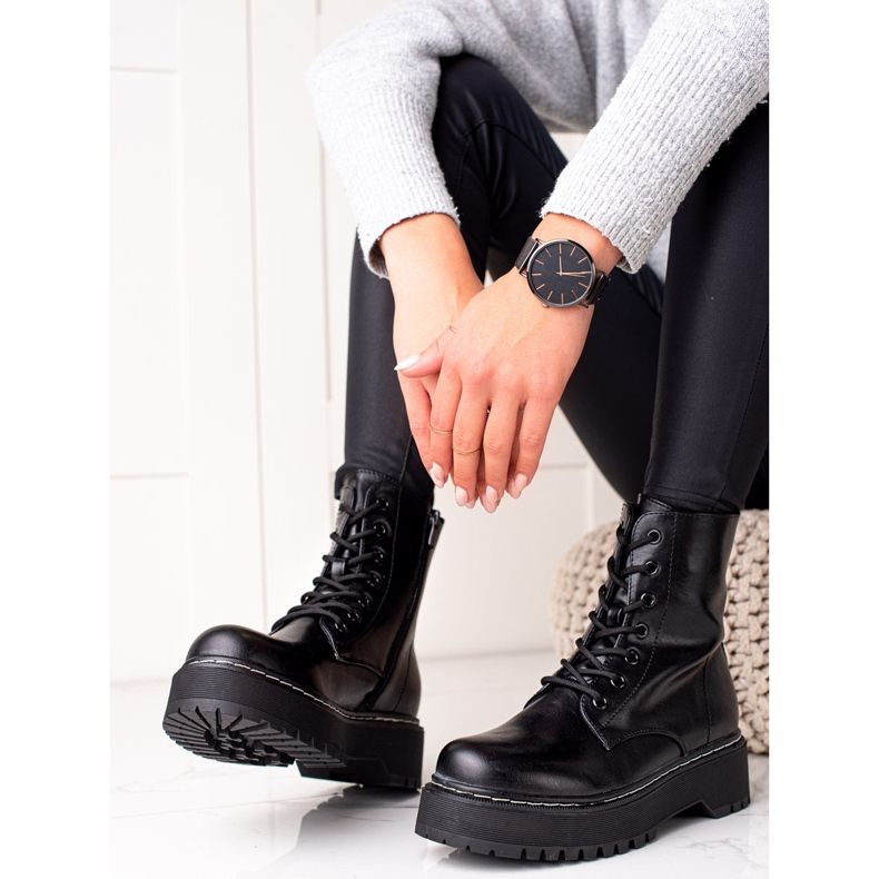 Evento Black Trappers alustalla musta 1