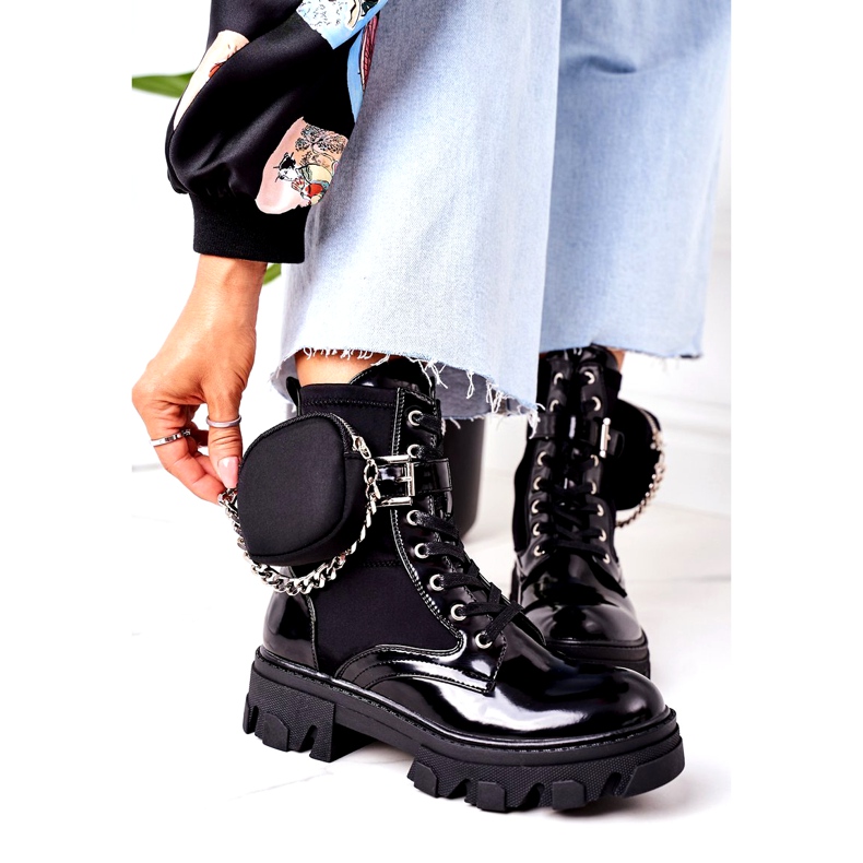 Naisten eristetyt työntekijät, joilla on munuaiset ja ketju musta 3