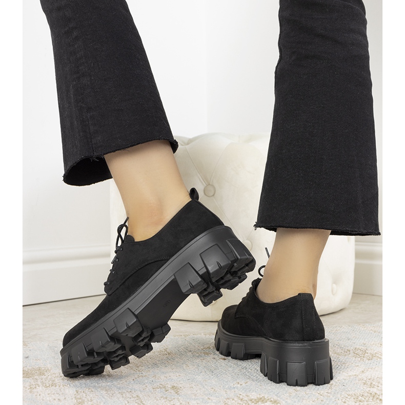 Mustat kengät paksulla Melisande -pohjalla 1