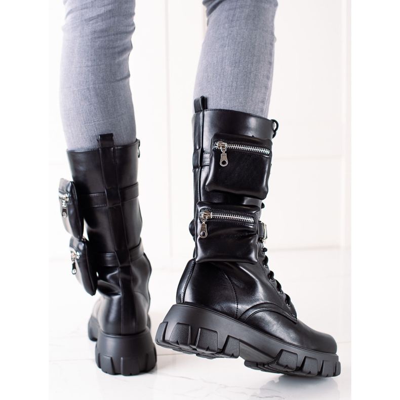 TRENDI Muotityöntekijät taskuilla musta 1