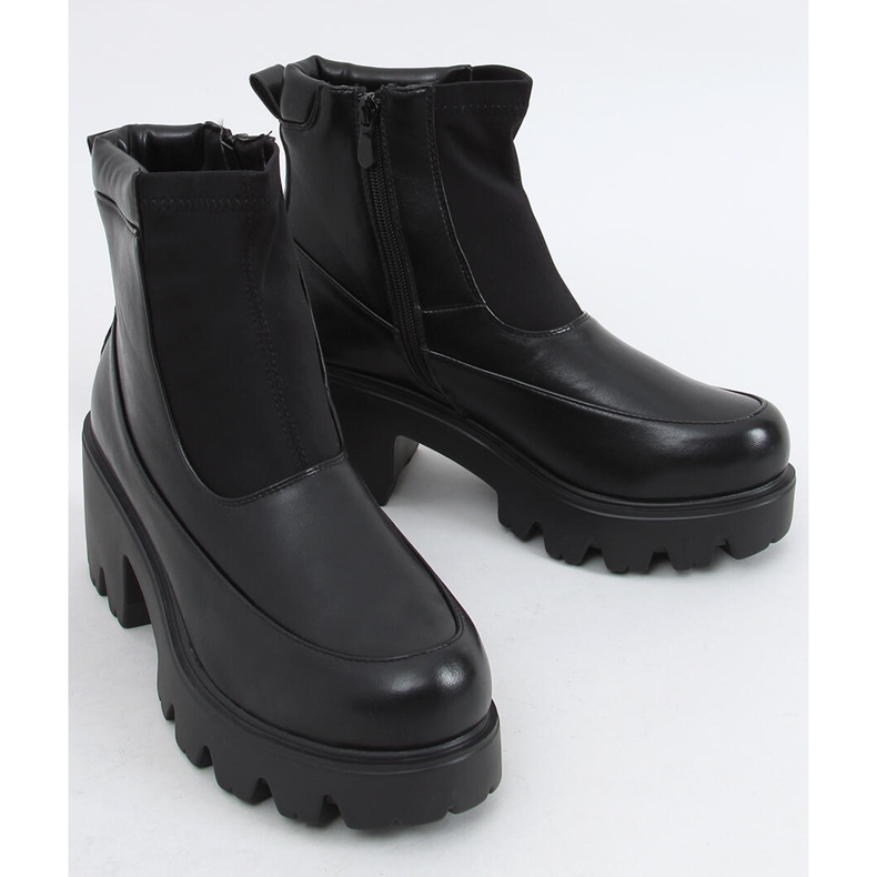 Mustat saappaat paksulla pohjalla CH19208 Musta 1