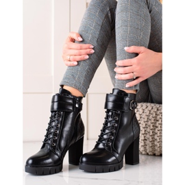 W. Potocki Nauhatut työntekijät nahkapylväässä musta 1